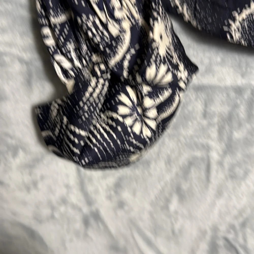 Anthropologie blouse‎ women’s small Black blue White Puff Sleeve Blouse v back